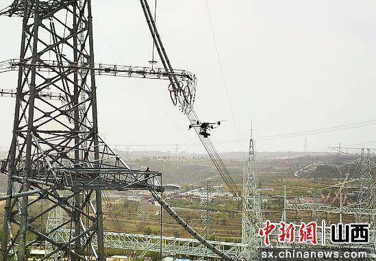 山西：百米高空 無人機首次精準穿塔運送接地線:焊線機
